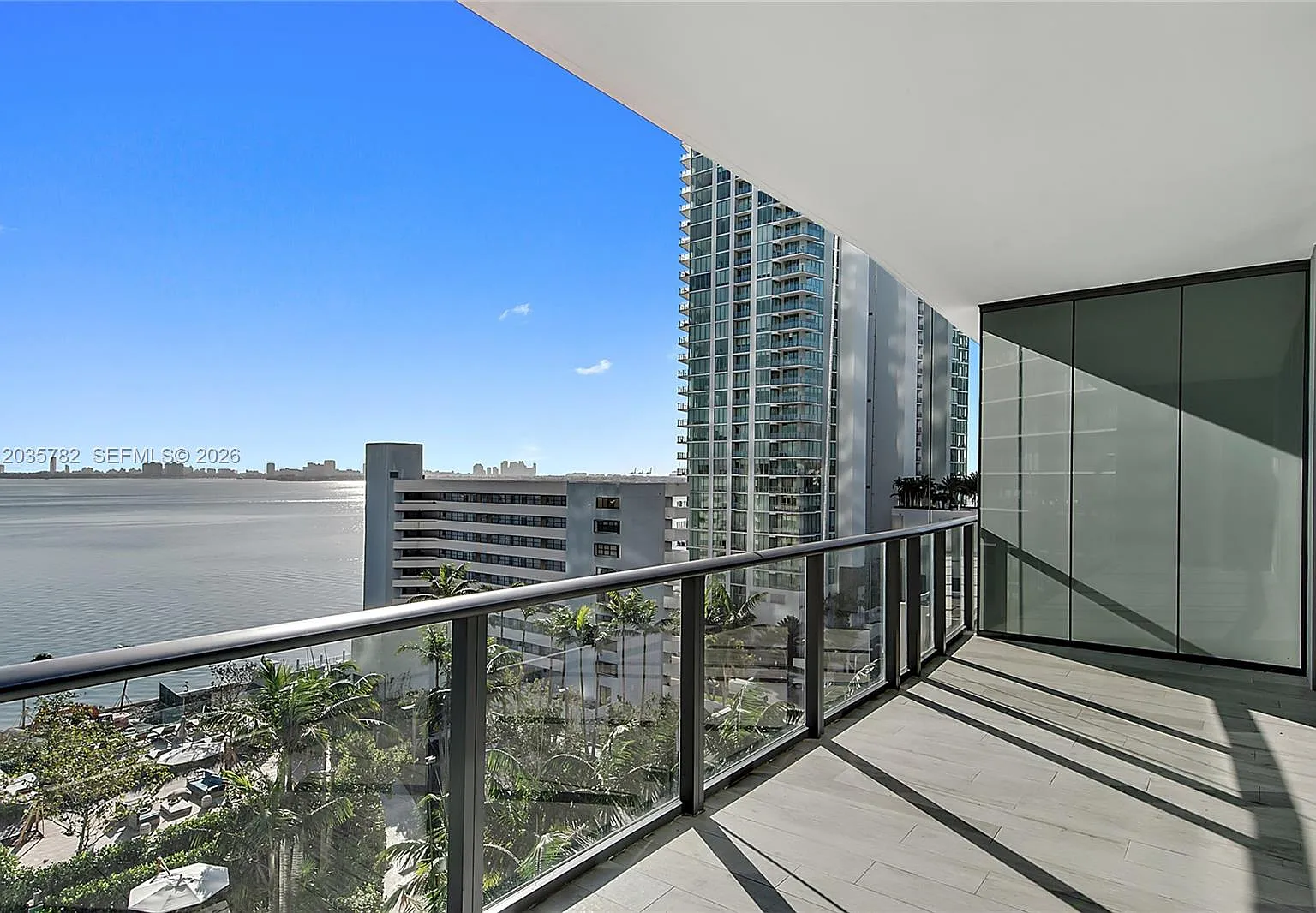 Gran Paraiso Condo — Photo 4