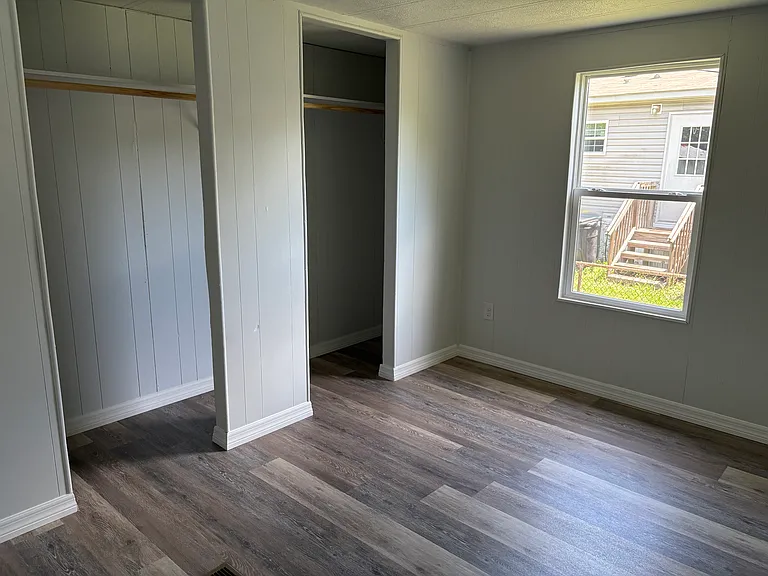 2209 Longreene Rd N — Photo 23