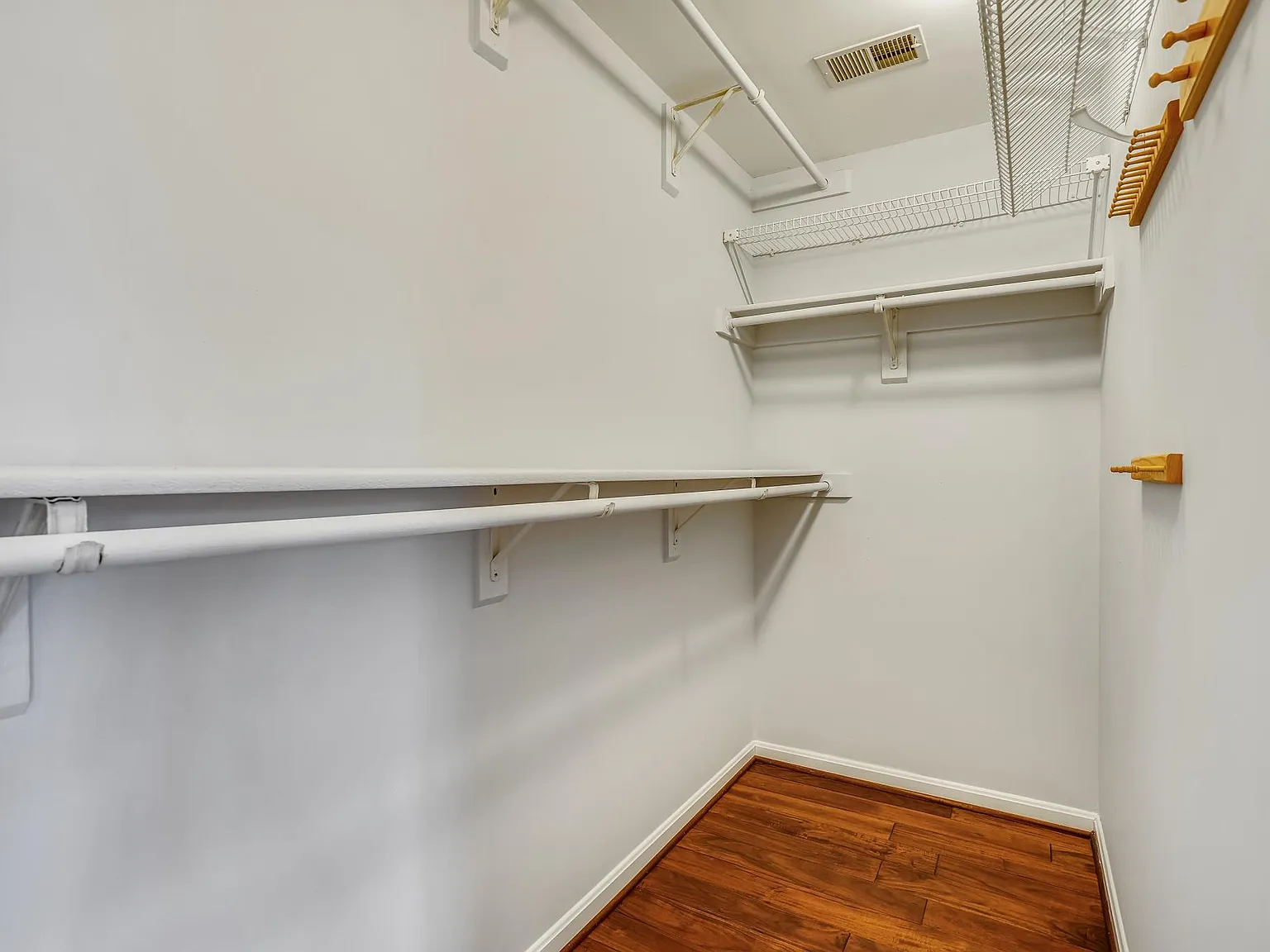 3 bed, 2640 sqft, $3,850 — Photo 4