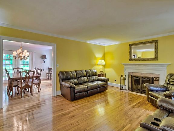 5th image of 227 Brookside Dr