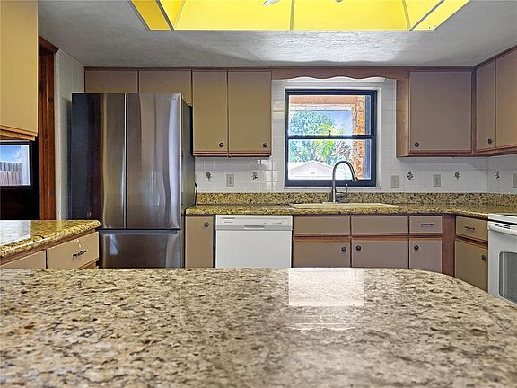 3rd image of 2417 TRAVELERS PALM DRIVE