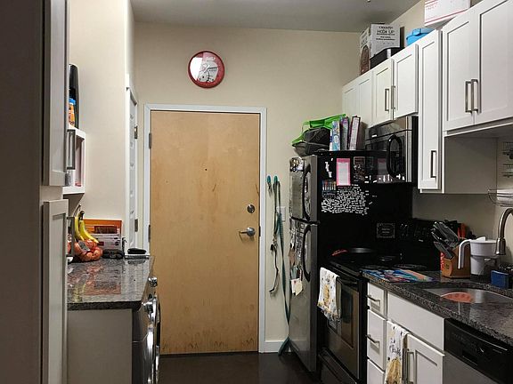 3rd image of 908 Perry St APT 107