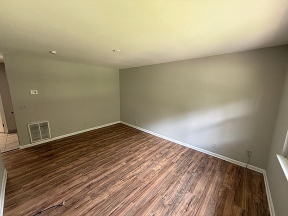 3rd image of 429 Jenkins Rd Unit A