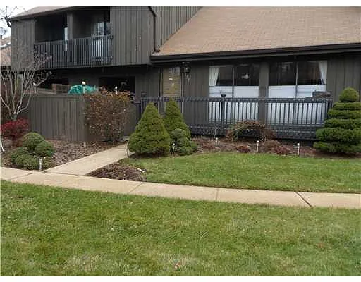 374 Westgate Dr photo 1