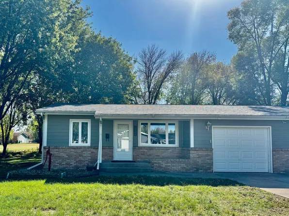 1545 Sayles Dr, Jackson, MN 56143