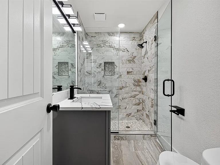 3006 Golden Hills Ln — Photo 32