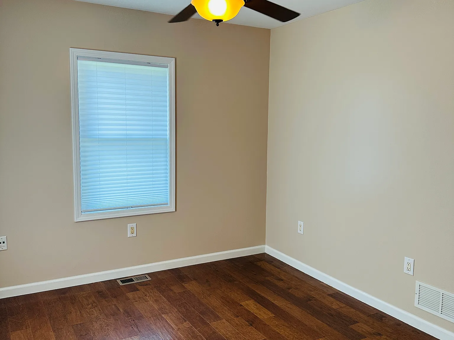 2 bed, 1000 sqft, $1,700 — Photo 2