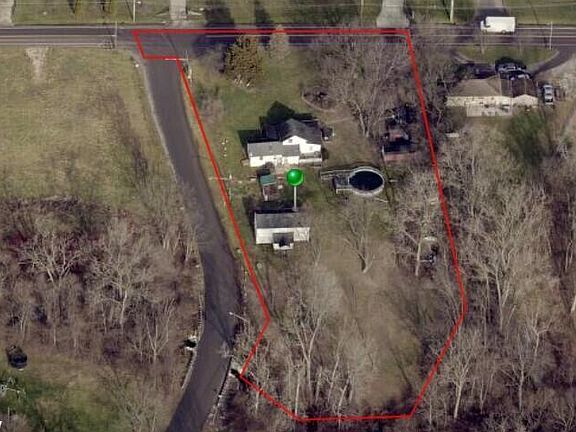 2nd image of 1735 Dyer Rd