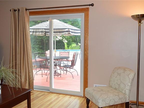 5th image of 10 Little Briggins Cir