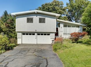 43 Ridge Ct, Cedar Grove, NJ 07009