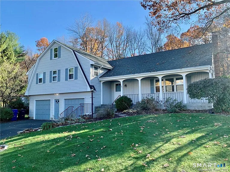 121 Rockledge Dr — Photo 2