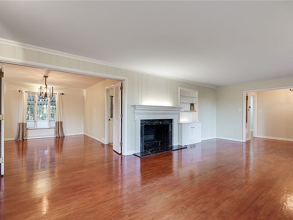 4th image of 4252 Philadelphia Dr