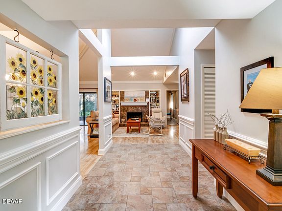 4th image of 695 Saint Andrews Cir