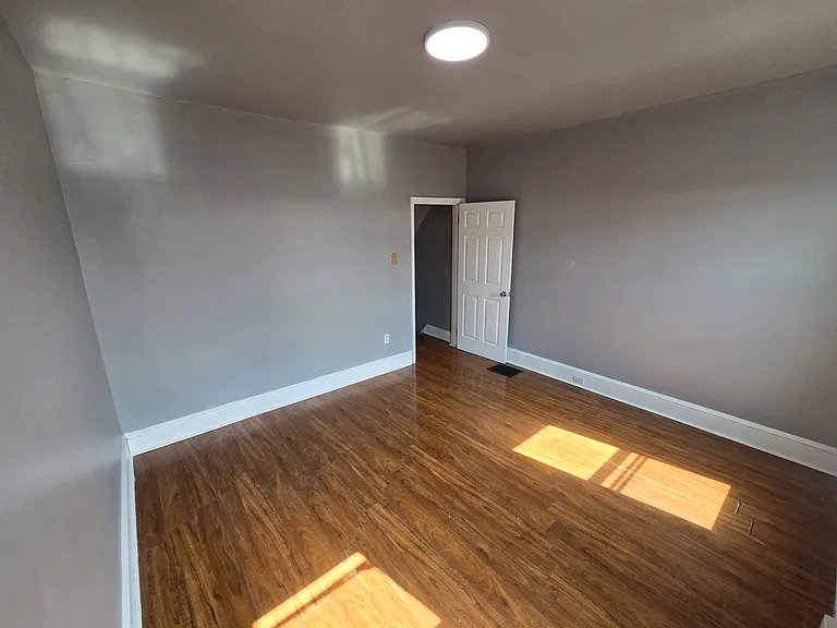 411 Cedar St — Photo 9
