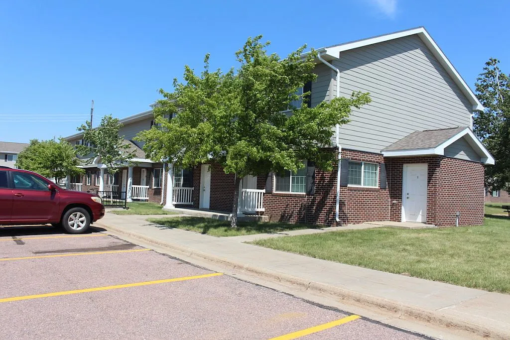 Brooks Townhomes — Photo 4