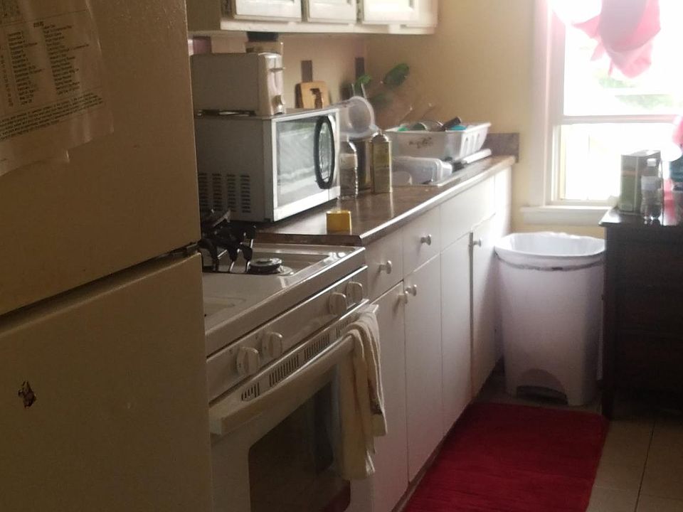 2nd image of 38 E Hawthorne Ave APT 2