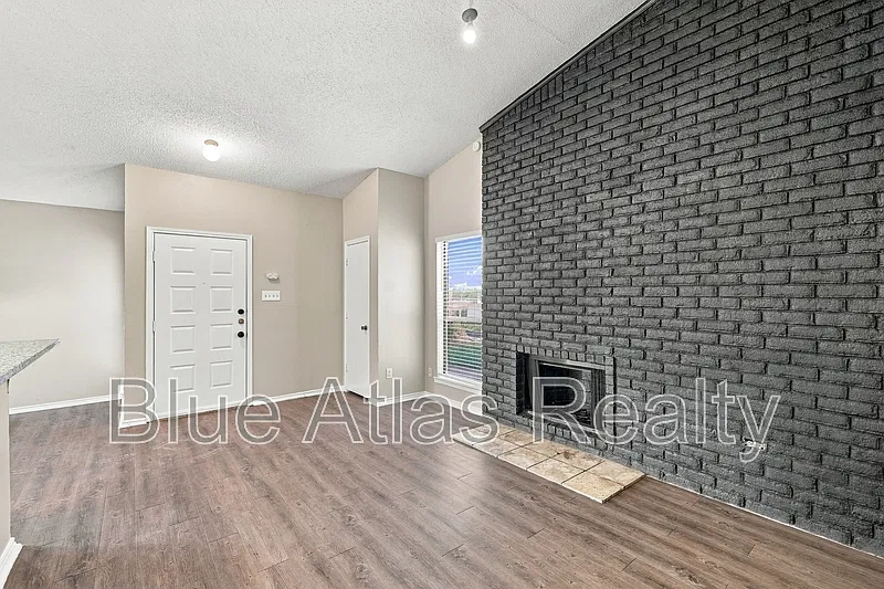 2 bed, 2.0 bath, 1043 sqft, $1,595 — Photo 3