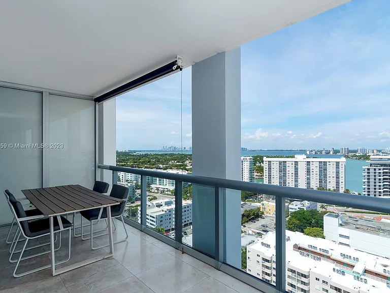 Collins Ave — Photo 10