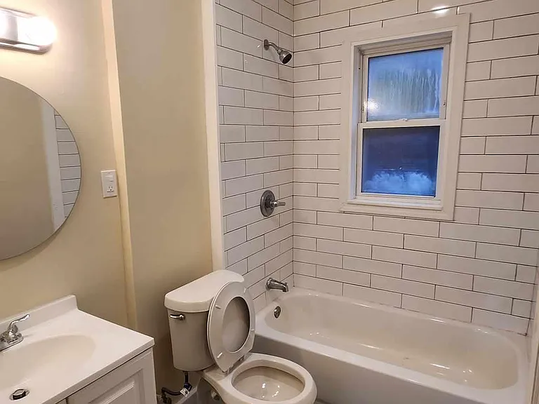 2202 Niagara St #3 — Photo 6