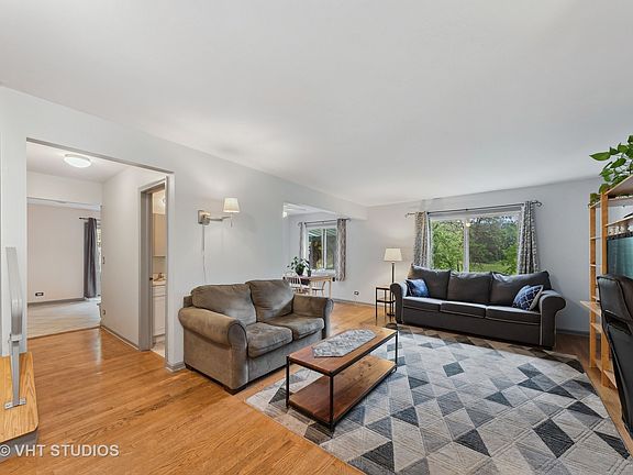 2nd image of 801 W Bryn Mawr Ave