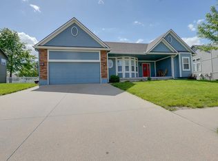 600 SW Longhorn Dr, Oak Grove, MO 64075