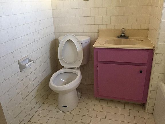 4th image of 2501 45th Ave APT 1