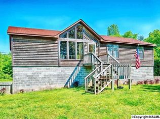 992 River Loop Rd, Laceys Spring, AL 35754