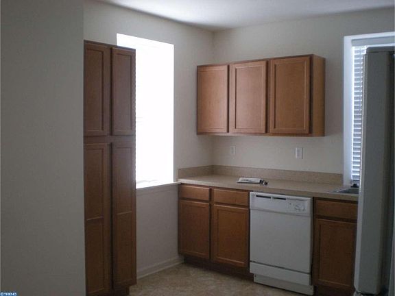 5th image of 20 W Main St #201