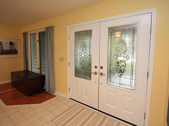 4th image of 170 Barberry Ln