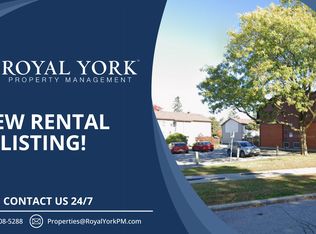 9 Banner Rd #F, Ottawa, ON K2H8T3