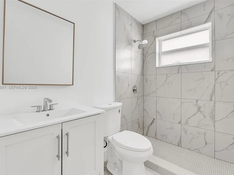 1611 NE 50th Ct #1 — Photo 4