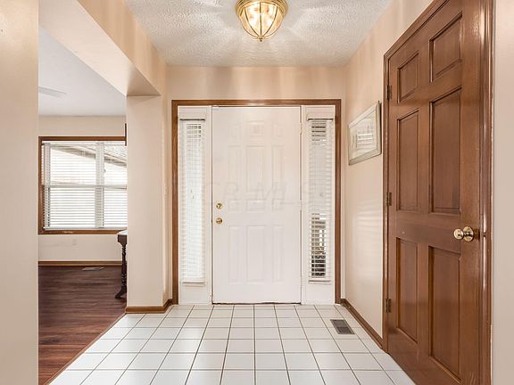 4th image of 2111 Farmsbury Dr