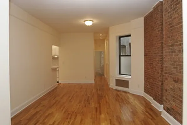 Rented by Metropolis Real Estate of Manhattan | media 73
