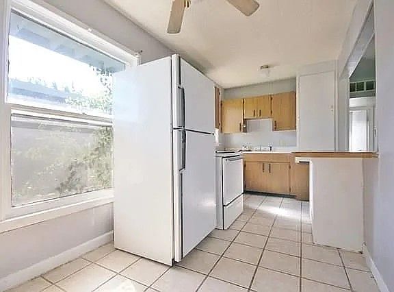 4th image of 2411 W Harris Ave