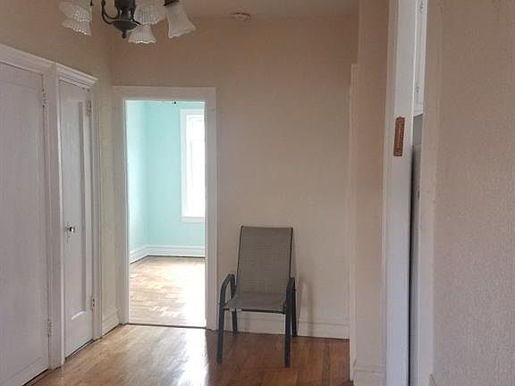5th image of 4018 Surf Ave