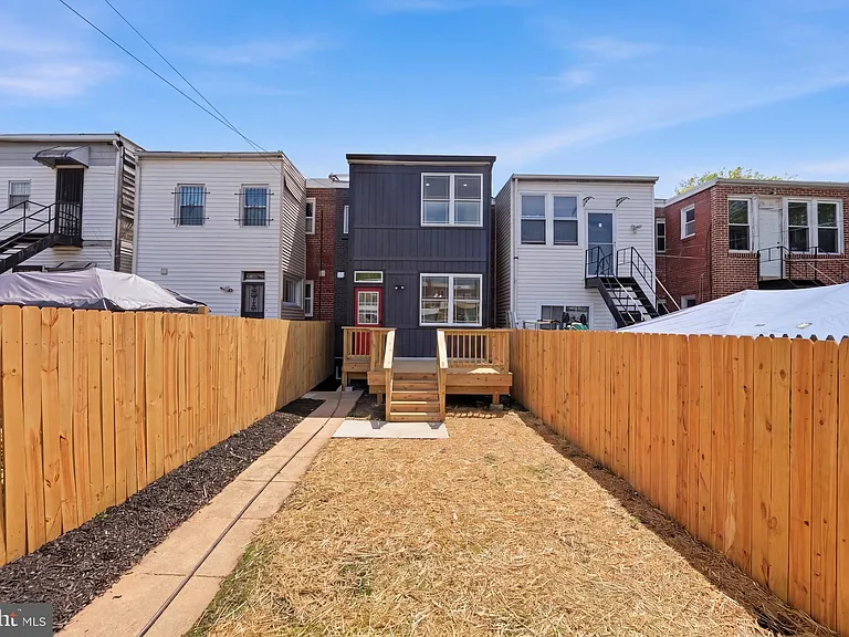129 Hamilton St NW — Photo 48