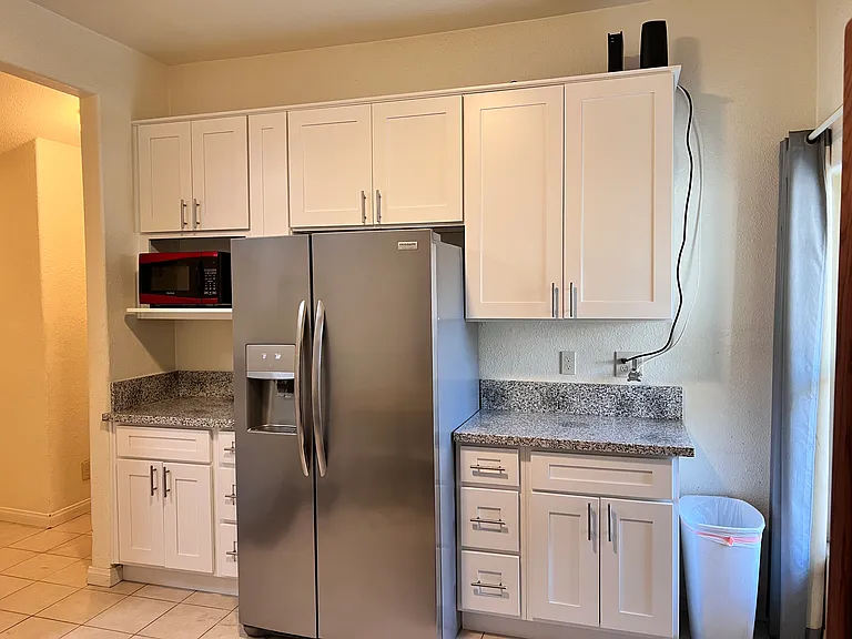 1827 Gardenia Ave #B — Photo 5