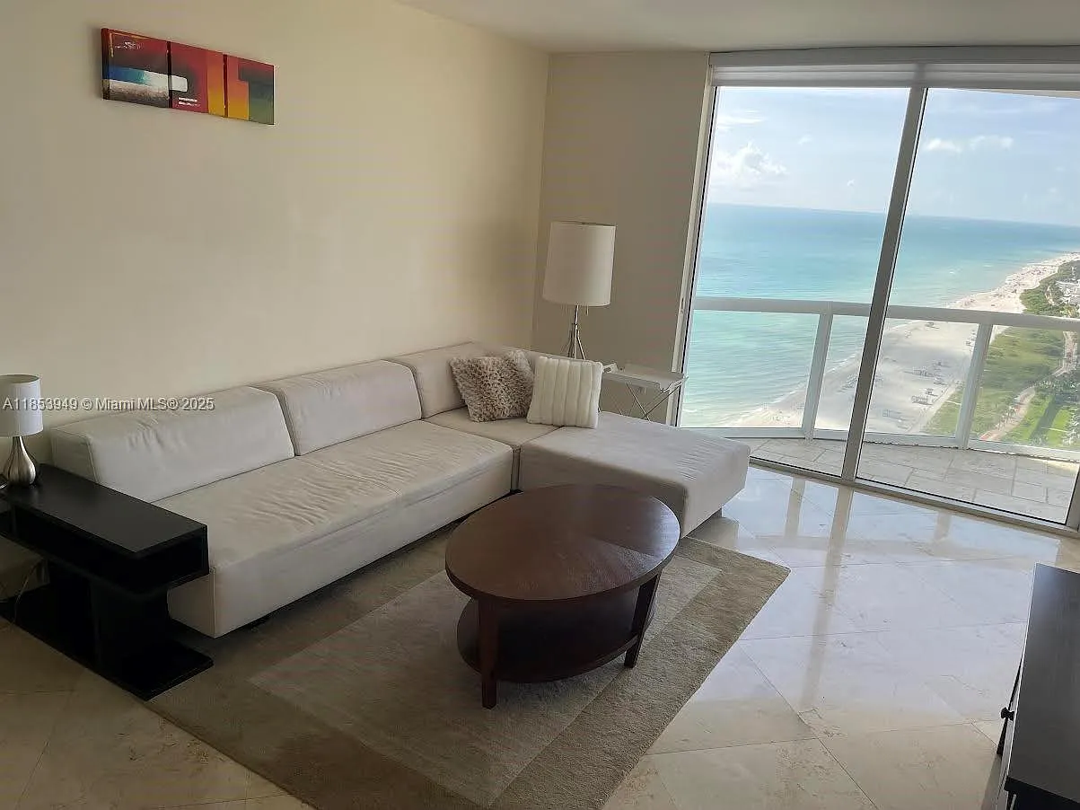 Akoya Condo — Photo 2