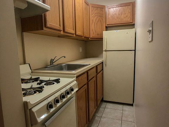 5th image of 2911 Newtown Ave #1A