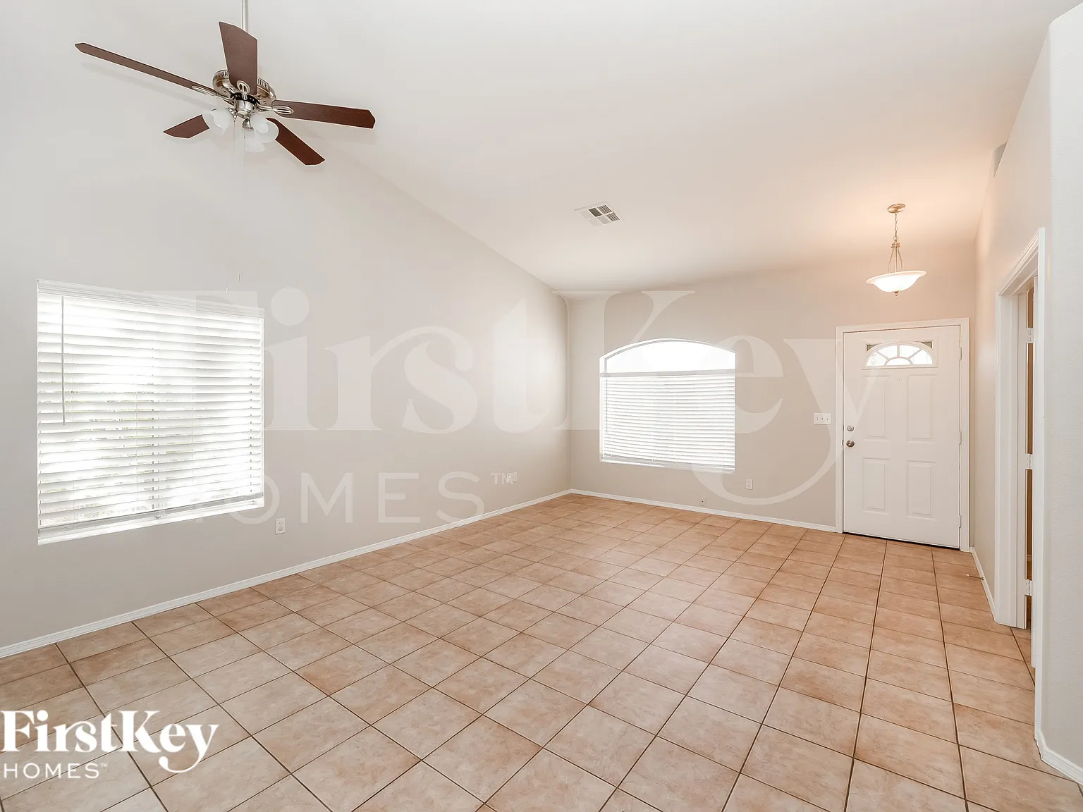 4 bed, 2.0 bath, 1665 sqft, $2,080 — Photo 2