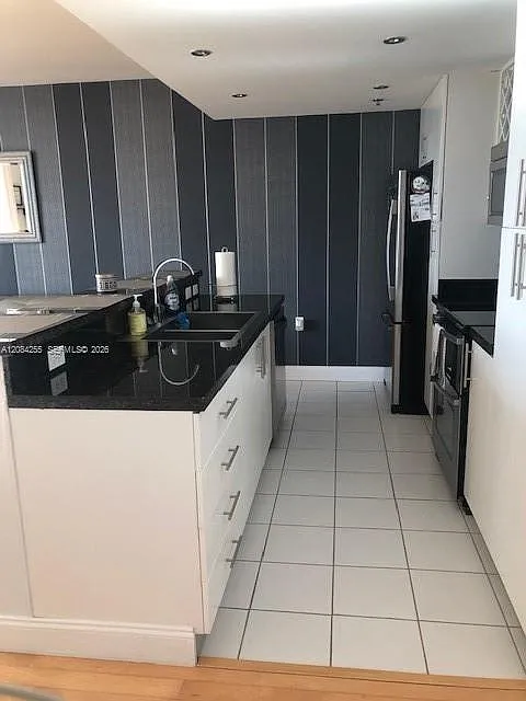Coral Sea View Condo — Photo 4