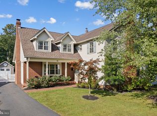 15 Colonial Ridge Dr, Haddonfield, NJ 08033