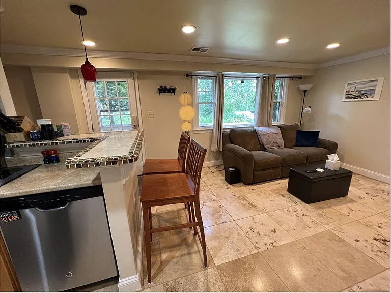 8 Virginia Dr — Photo 4