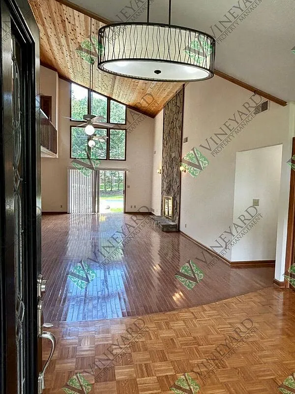 4 bed, 3.0 bath, 3784 sqft, $3,740 — Photo 3