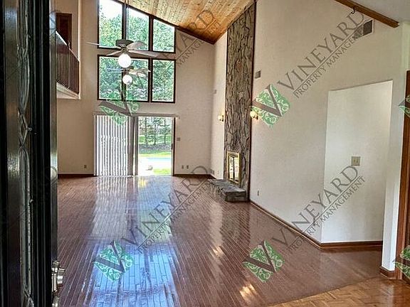 3rd image of 115 Nesbit Ferry Pl