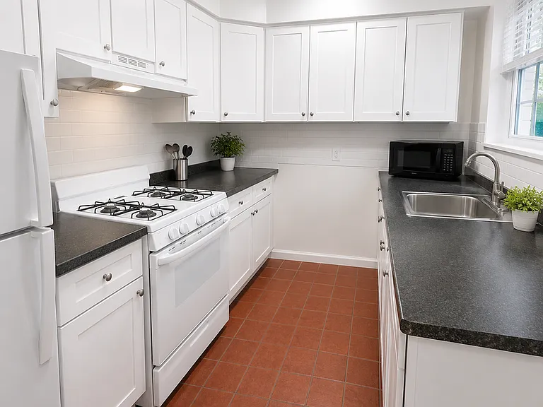 646 W Oakdale Ave #1R — Photo 5