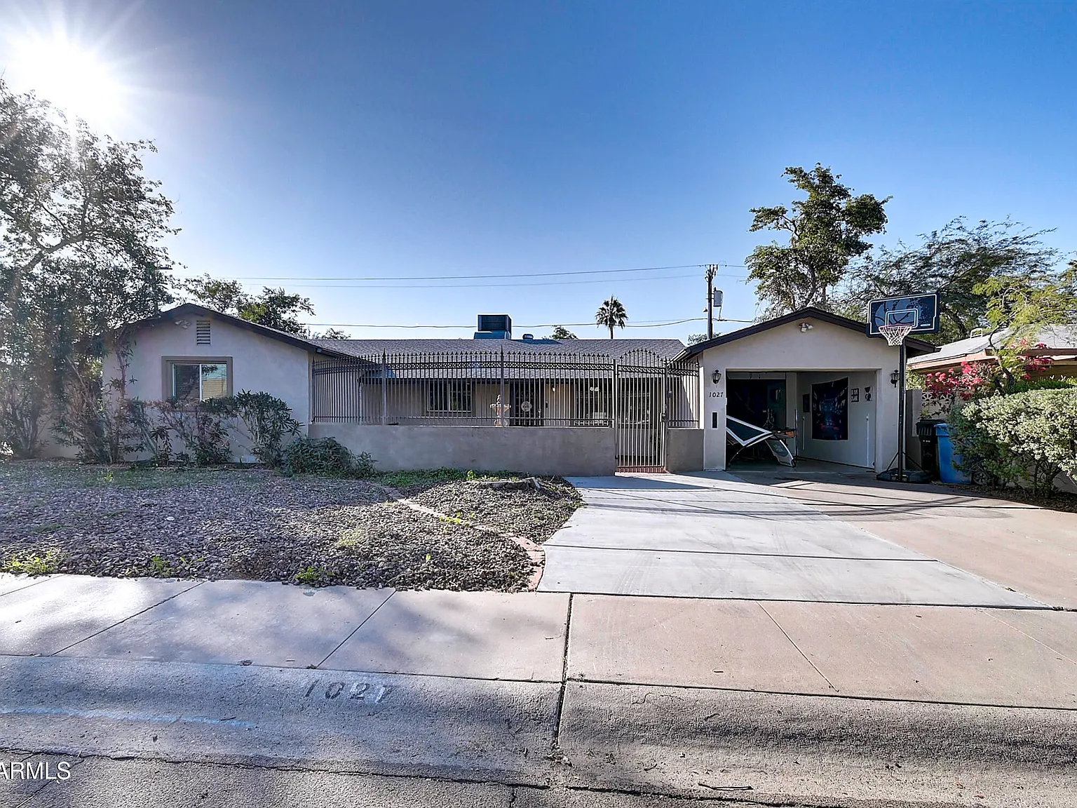 4 bed, 2.5 bath, 2543 sqft, $4,000 — Photo 2