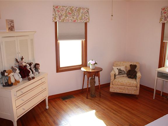 5th image of 1412 W Grand Ave