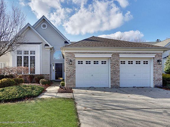 3rd image of 60 Oakmont Ln
