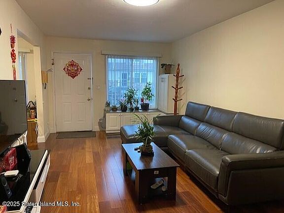 4th image of 38 Skyline Dr